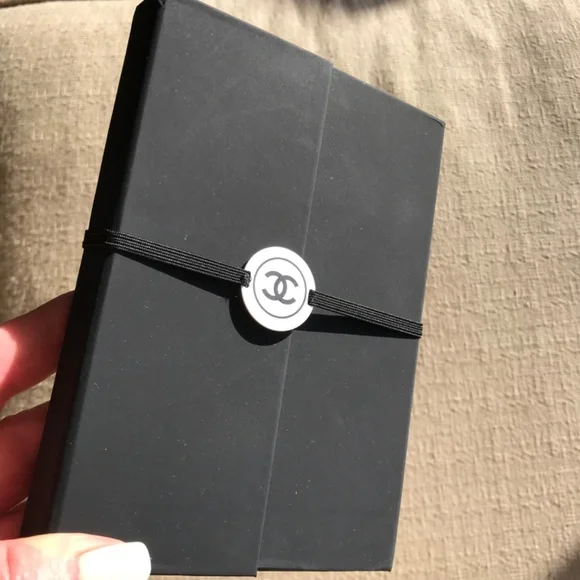 ✨CHANEL Sophisticated Stationary Set With Pencil and Sticky Note Pads - Picture 5 of 7